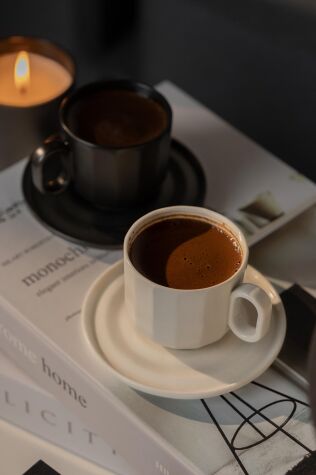 Kütahya Porselen Bevel 4 Parça 2 Kişilik Espresso Kahve Takımı 85 cc Mat Siyah-Beyaz - Kütahya Porselen